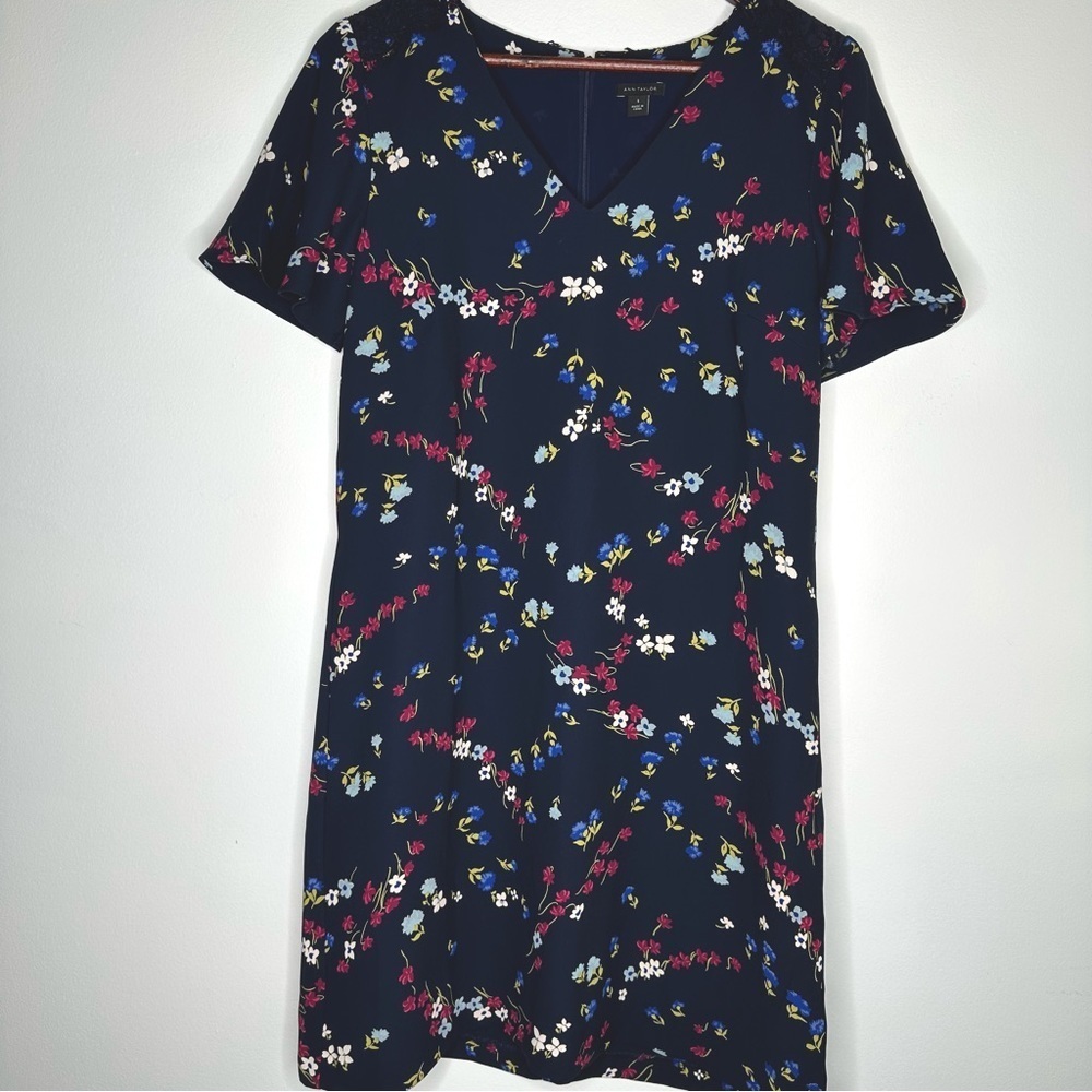 Ann Taylor Floral V-Neck Dress Size Small